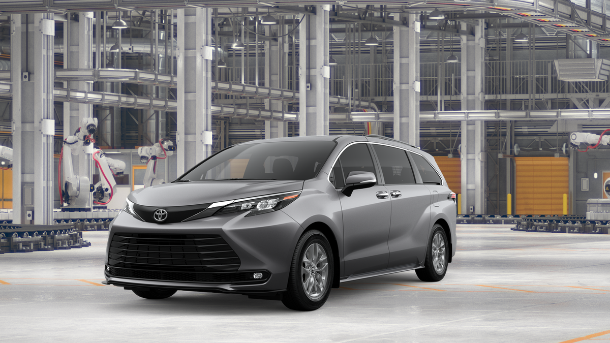 2026 Toyota Sienna XLE 7-Passenger Hybrid FWD's photo