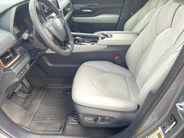 2025 Toyota Grand Highlander Hybrid Base
