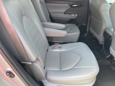 2022 Toyota Highlander Hybrid Base