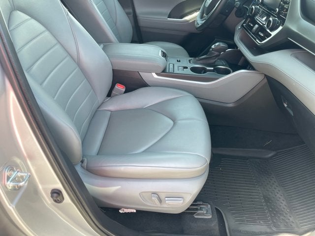 2022 Toyota Highlander Hybrid Base