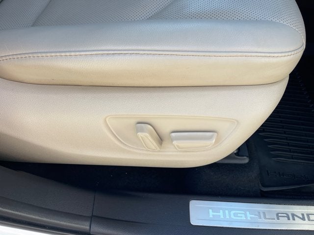 2021 Toyota Highlander Base