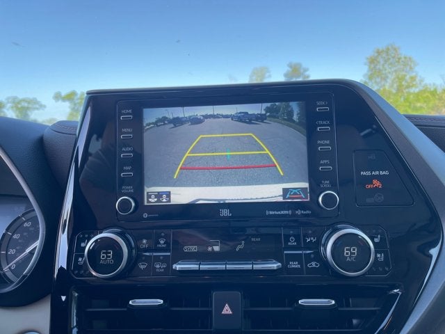 2021 Toyota Highlander Base